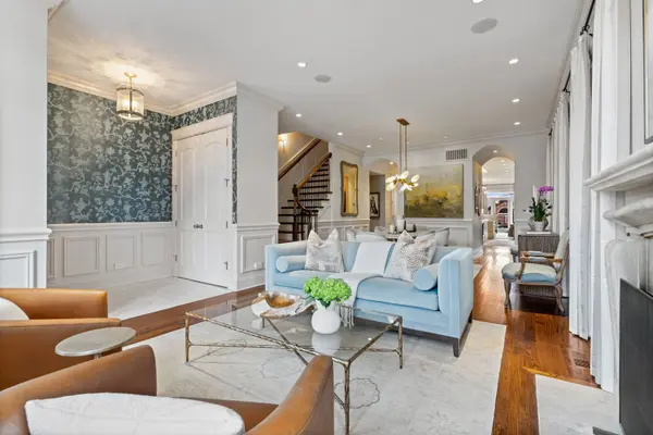 1410 W BYRON ST, Chicago, IL 60613
