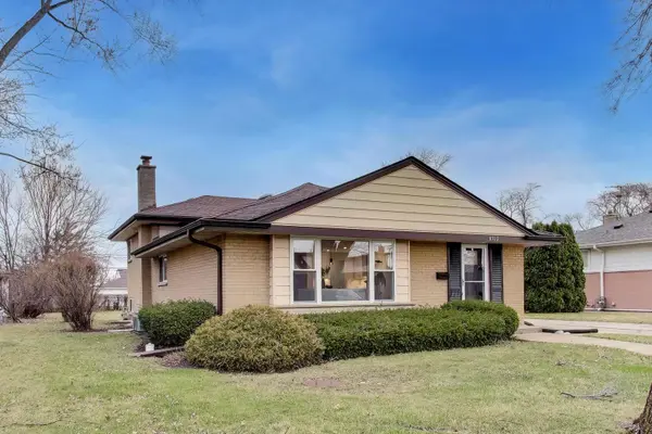 8512 W Crain ST, Niles, IL 60714