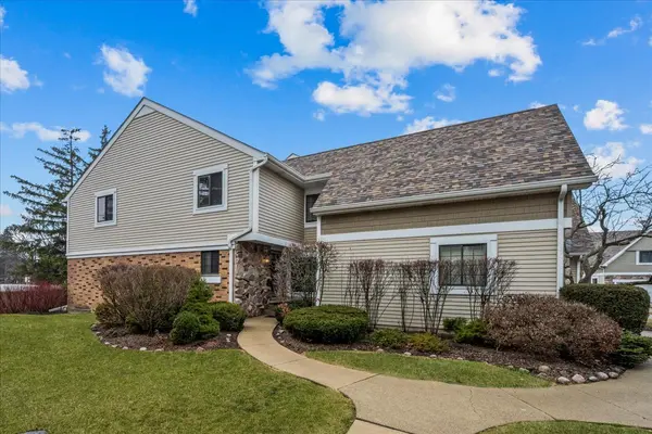 2533 Windsor LN, Northbrook, IL 60062