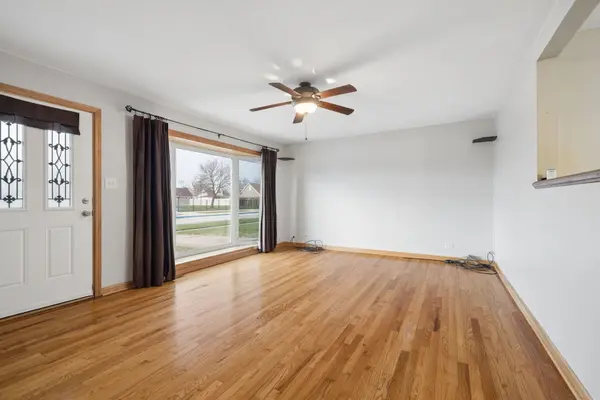 9136 Pembroke LN, Bridgeview, IL 60455