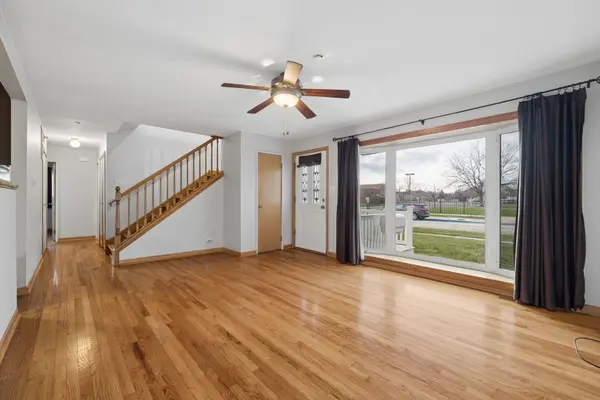9136 Pembroke LN, Bridgeview, IL 60455