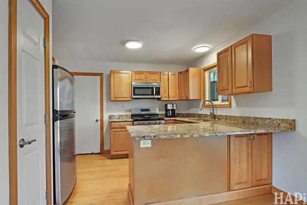 27236 W Northwest HWY, Barrington, IL 60010