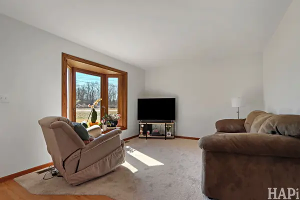 27236 W Northwest HWY, Barrington, IL 60010