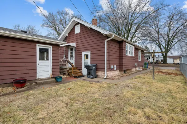 204 Adams PL, Clinton, IA 52732
