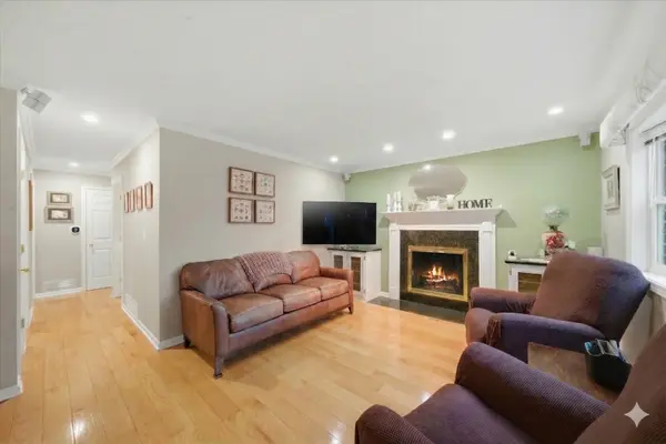 522 Lilac CT, Round Lake Beach, IL 60073