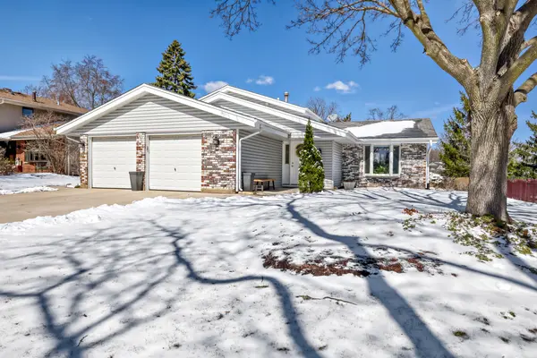 205 Cambridge LN, Bloomingdale, IL 60108