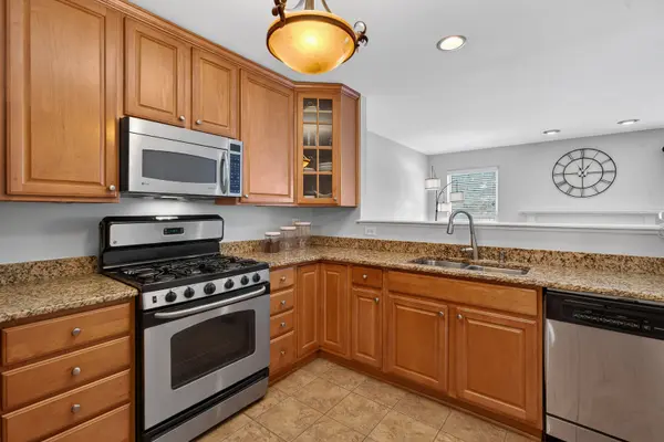 244 Steeplechase CT, Schaumburg, IL 60173