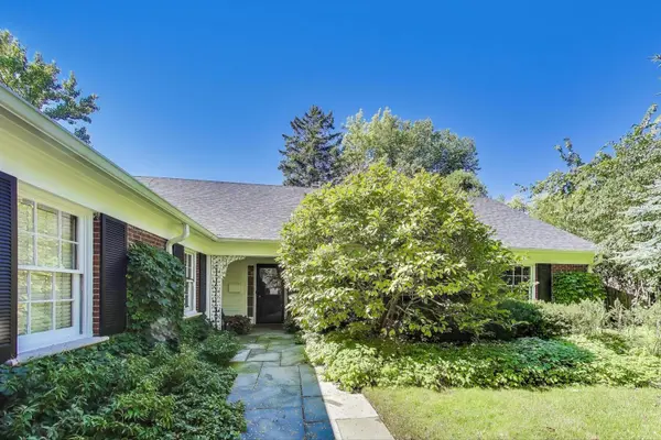 1076 Old Elm LN, Glencoe, IL 60022