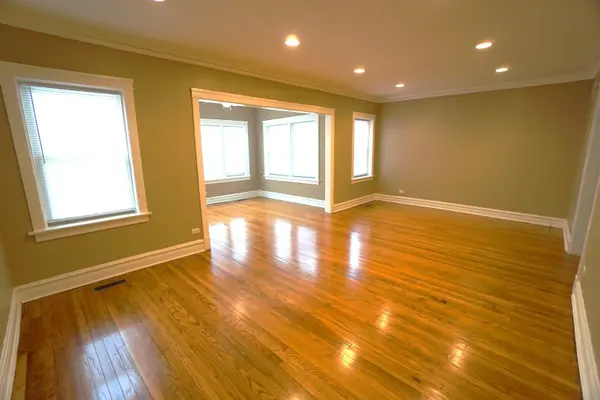 1537 W Juneway TER, Chicago, IL 60626