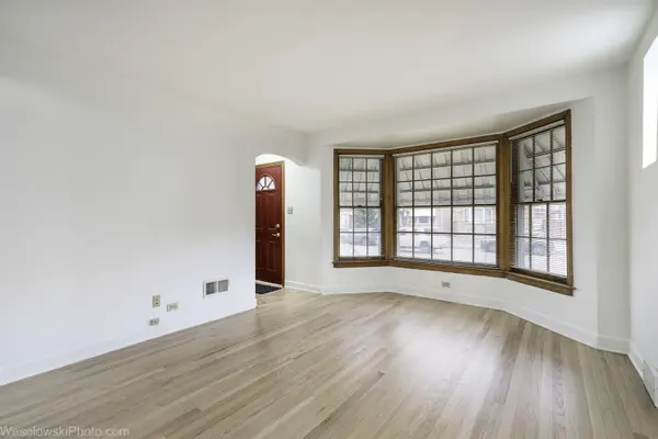 5944 W Foster AVE, Chicago, IL 60630