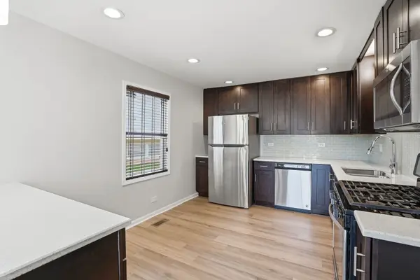 221 Davis LN, Bolingbrook, IL 60440