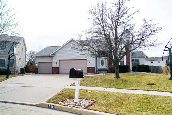 15 Greythorne CIR, Bloomington, IL 61704