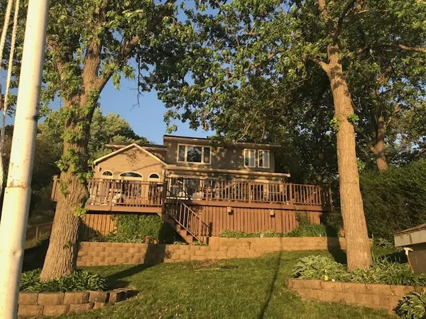 4713 E Lake Shore DR, Wonder Lake, IL 60097