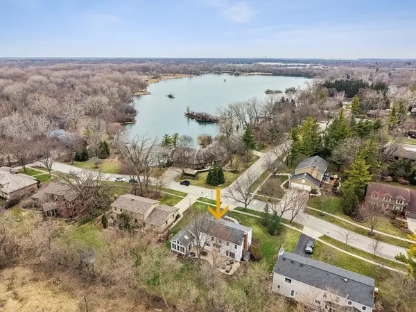 334 E Winchester RD, Libertyville, IL 60048