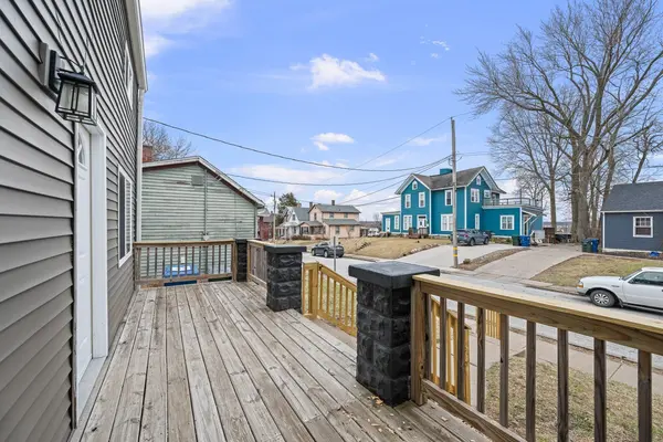 1906 E 13th ST, Davenport, IA 52803