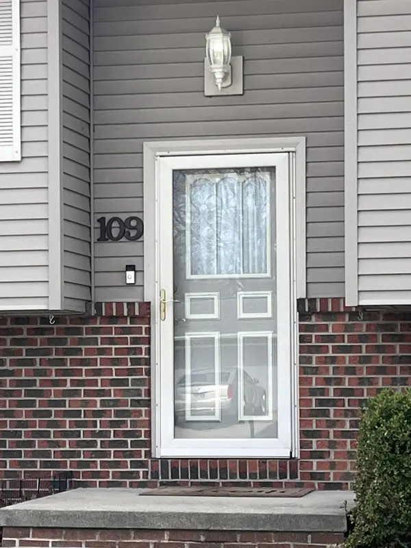 109 Suelynn DR, Normal, IL 61761