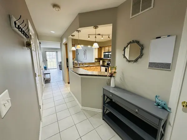 419 Lakeview CIR, Bolingbrook, IL 60440