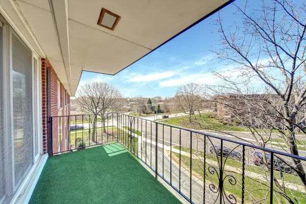 1025 S Fernandez AVE #4M, Arlington Heights, IL 60005