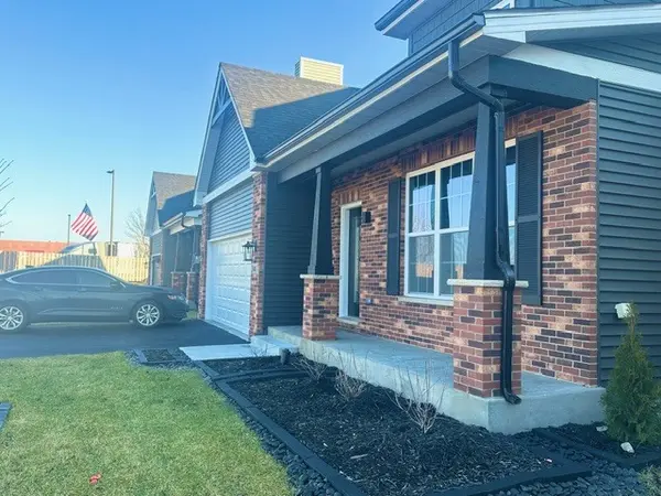 2048 Waters Edge DR, Minooka, IL 60447