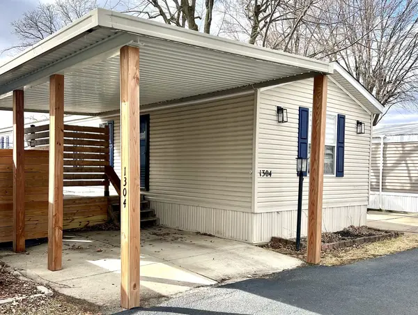 1304 Lauren DR, Sandwich, IL 60548