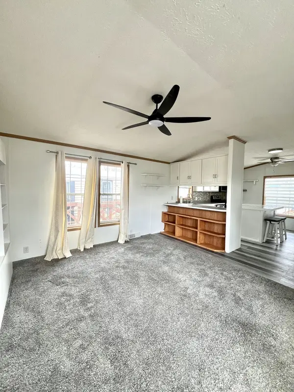 1304 Lauren DR, Sandwich, IL 60548