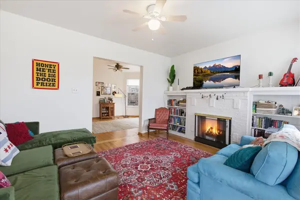 2318 W Addison ST, Chicago, IL 60618