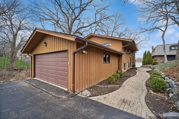 128 Hickory RD, Lake In The Hills, IL 60156