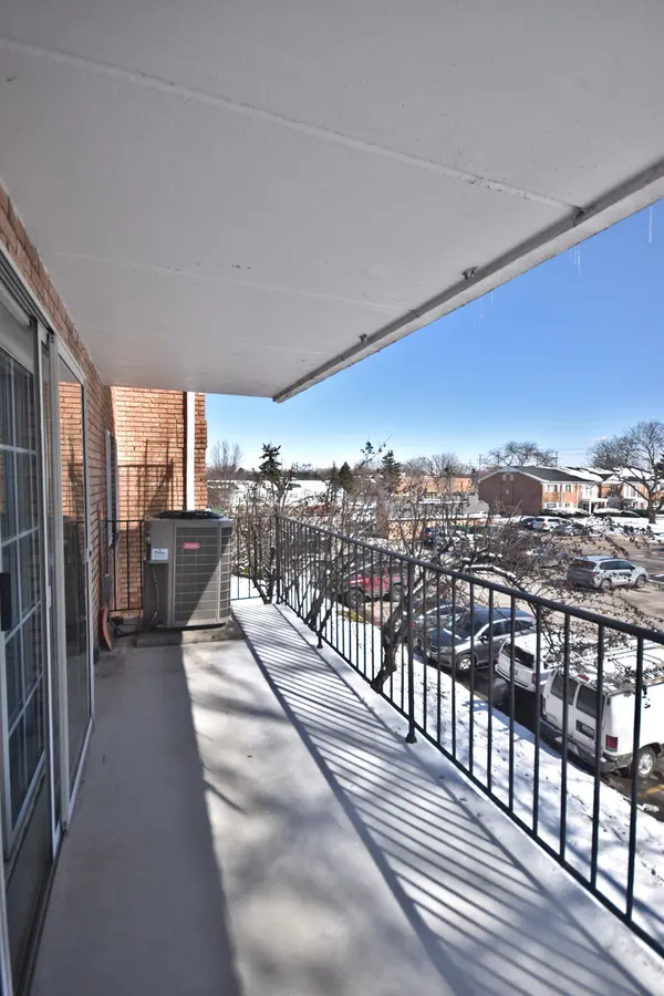 1110 N Farnsworth AVE #213, Aurora, IL 60505