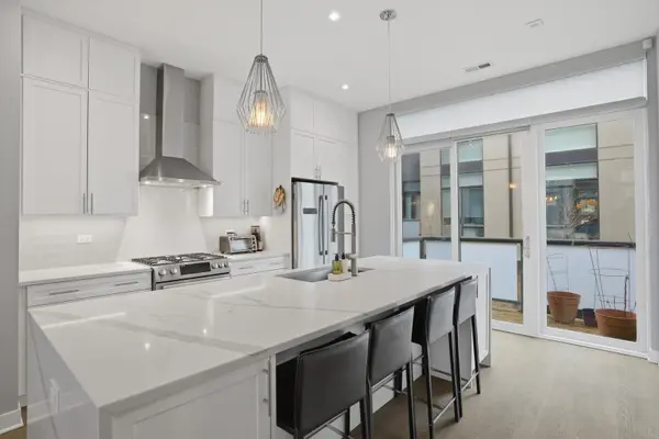 2527 W Homer ST, Chicago, IL 60647