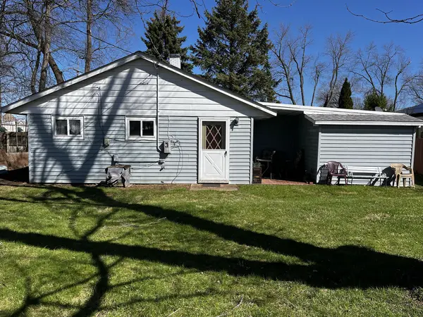 11 Helm RD, Carpentersville, IL 60110