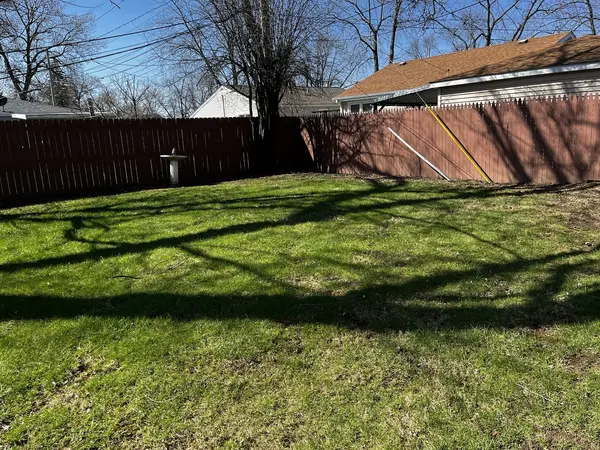 11 Helm RD, Carpentersville, IL 60110