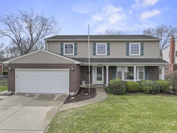 2007 E Robinhood LN, Arlington Heights, IL 60004