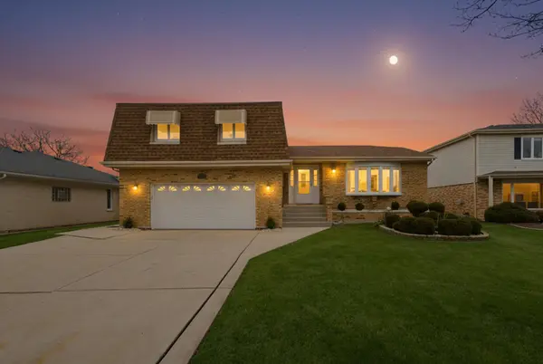 707 S Noah TER, Mount Prospect, IL 60056