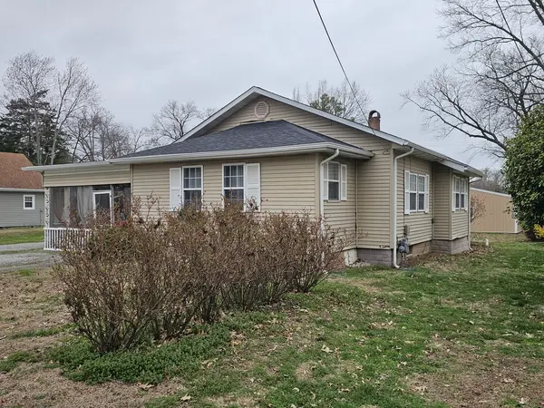 615 Mitchell ST, Benton, IL 62812