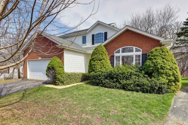 102 N Crooked Lake LN, Lindenhurst, IL 60046