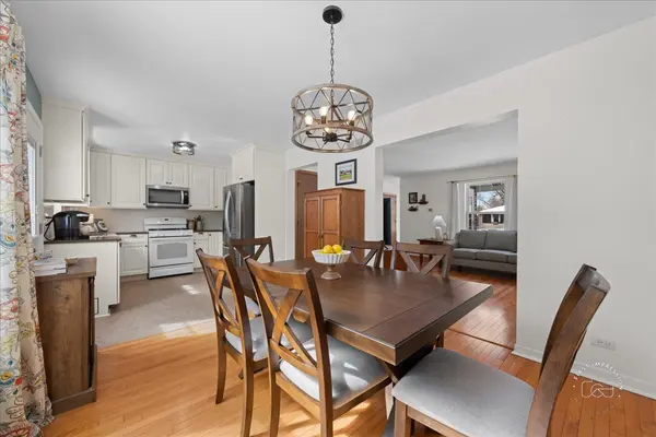 645 E State ST, South Elgin, IL 60177