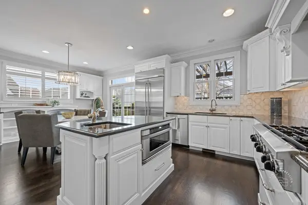 305 N Fremont ST, Naperville, IL 60540