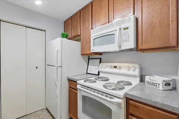 202 Glengarry DR #206, Bloomingdale, IL 60108