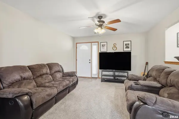 1570 Savannah CIR #C3, Davenport, IA 52807