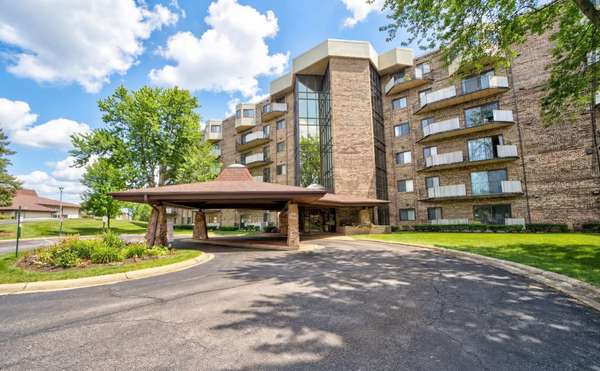 1275 E Baldwin LN #602, Palatine, IL 60074