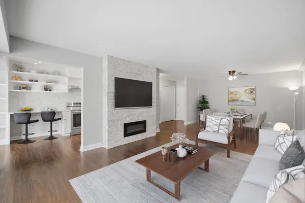 1103 S Hunt Club DR #129, Mount Prospect, IL 60056