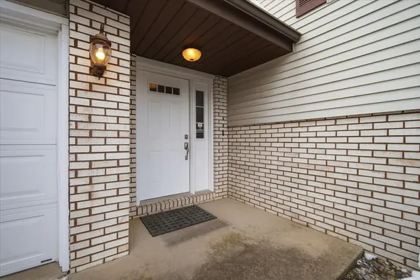 1204 Kim DR, Bloomington, IL 61704