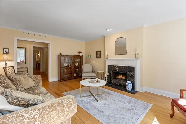 210 E Pearson ST #4C, Chicago, IL 60611