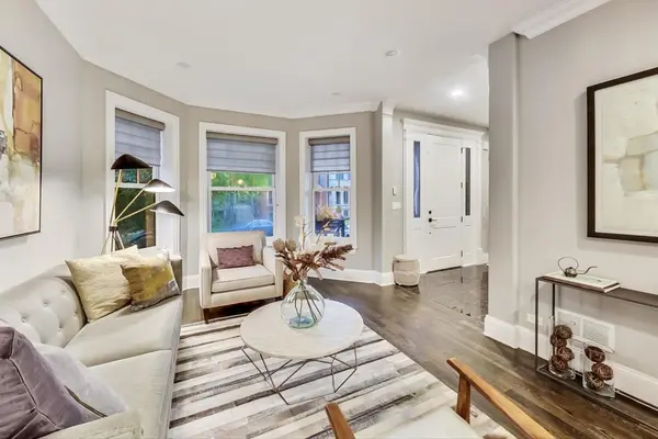 3505 N Bell AVE, Chicago, IL 60618
