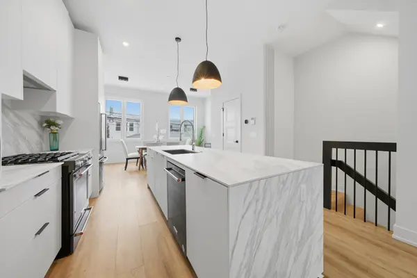 4250 W Belmont AVE #3, Chicago, IL 60641