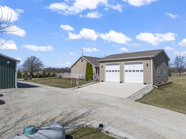 3015 N 1600 East RD, Clifton, IL 60927
