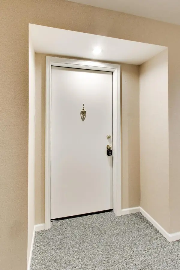 308 Happ RD #108, Northfield, IL 60093