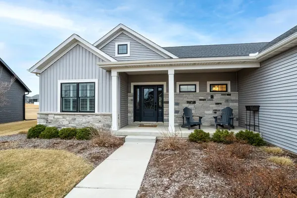 5912 Pigeon Creek RD, Bettendorf, IA 52722