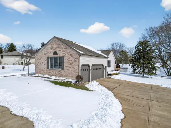 6843 Red Oak LN, Garden Prairie, IL 61038