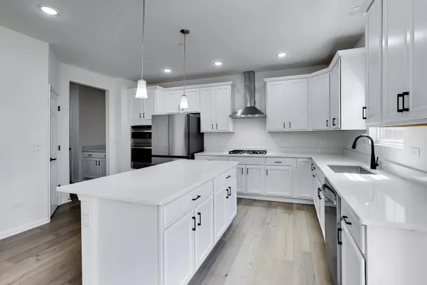 1072 Avery Ridge CIR, Lake Zurich, IL 60047